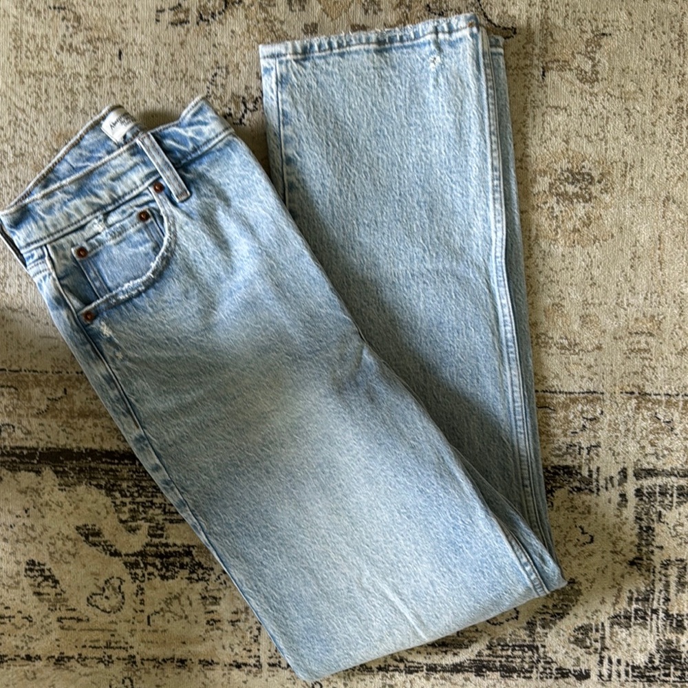 Abercrombie & Fitch Ultra High Rise 90s Straight Jean -26R